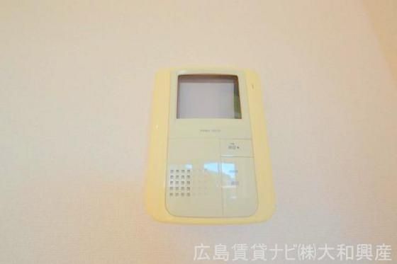 �y�Z�L�����e�B�z�@