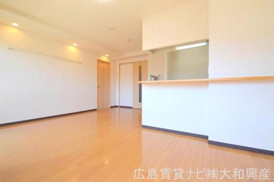 �y�����E���r���O�z�@