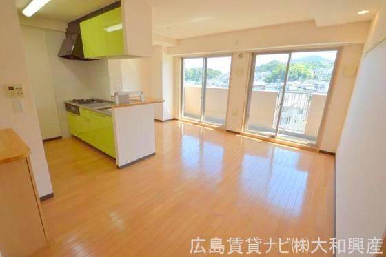 �y�����E���r���O�z�@