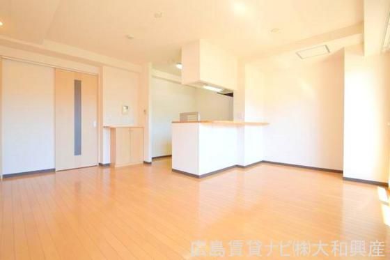 �y�����E���r���O�z�@