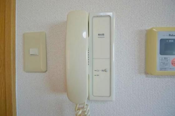 �y�Z�L�����e�B�z�@