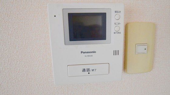 �y�Z�L�����e�B�z�@