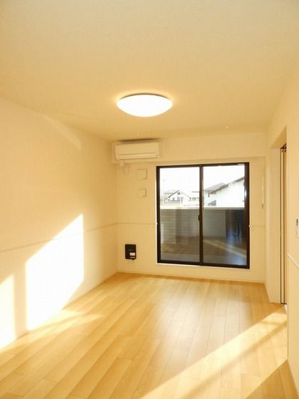 �y�����E���r���O�z�@