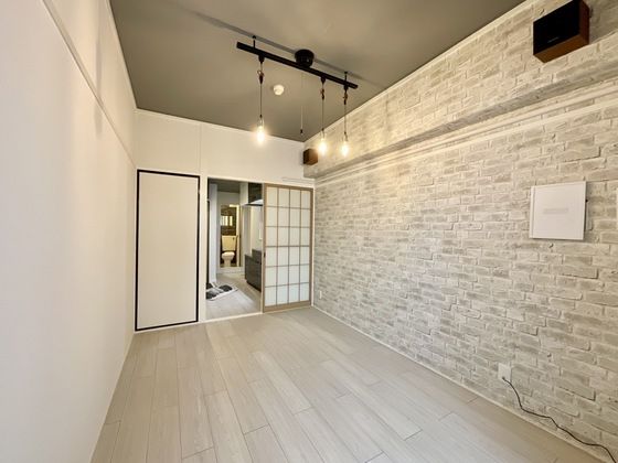 �y�����E���r���O�z�@