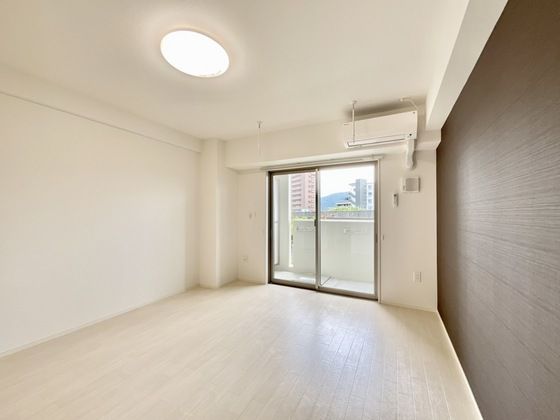 �y�����E���r���O�z�@