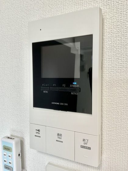 �y�Z�L�����e�B�z�@