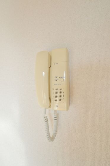 �y�Z�L�����e�B�z�@