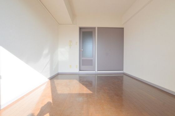 �y�����E���r���O�z�@