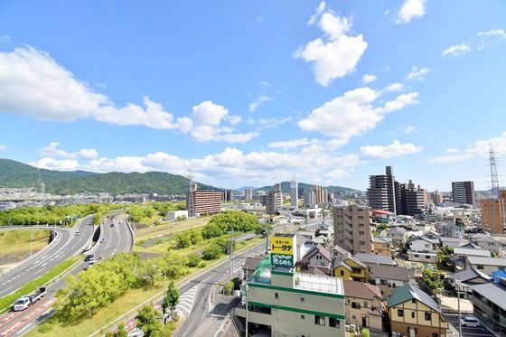 �y���]�z�@