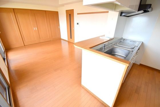 �y�����E���r���O�z�@