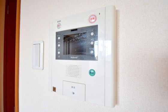 �y�Z�L�����e�B�z�@