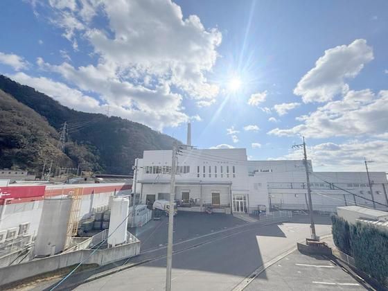 �y���]�z�@