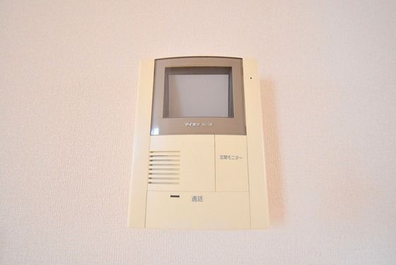 �y�Z�L�����e�B�z�@