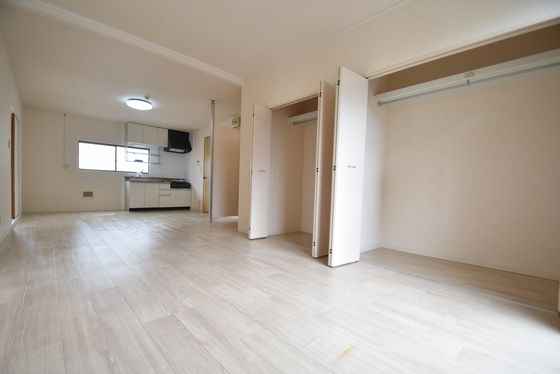 �y�����E���r���O�z�@