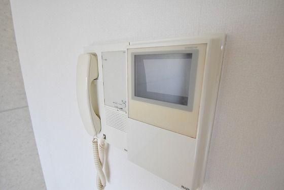 �y�Z�L�����e�B�z�@