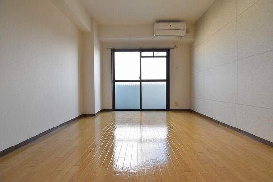 �y�����E���r���O�z�@