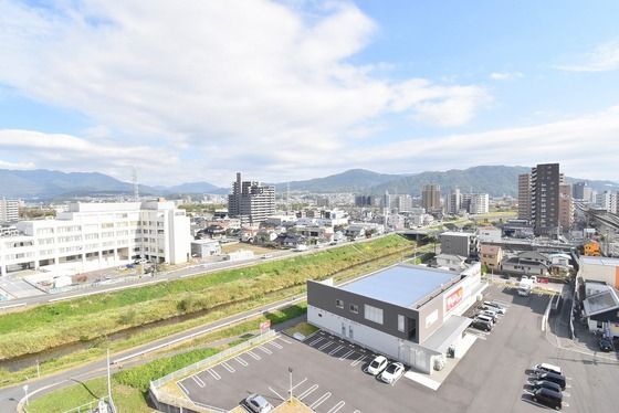 �y���]�z�@