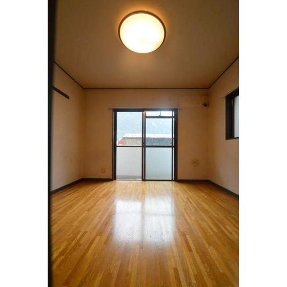 �y�����E���r���O�z�@