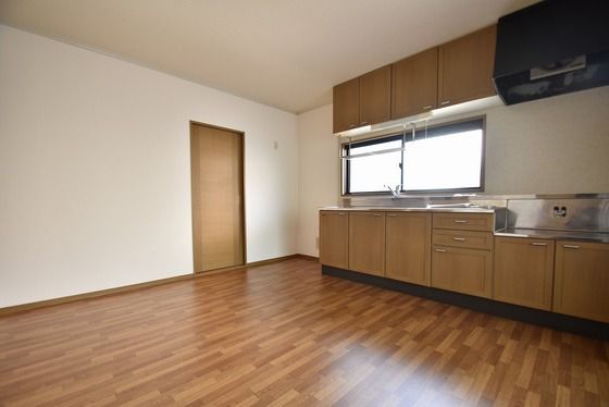 �y�����E���r���O�z�@