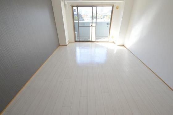 �y�����E���r���O�z�@