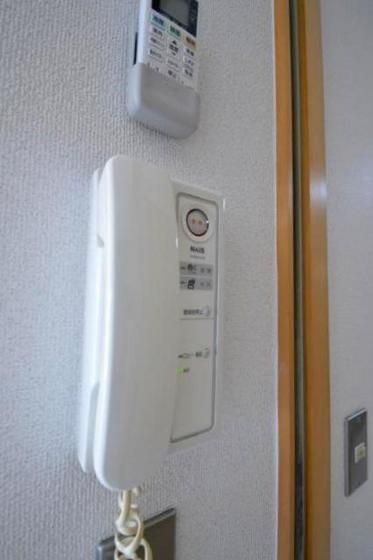 �y�Z�L�����e�B�z�@