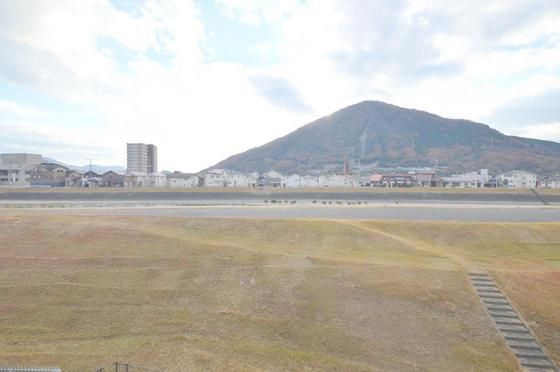 �y���]�z�@