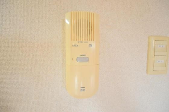 �y�Z�L�����e�B�z�@