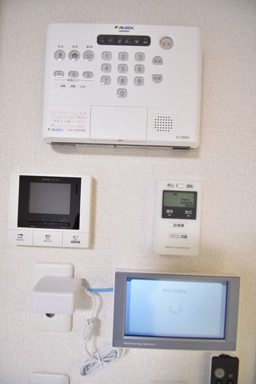 �y�Z�L�����e�B�z�@