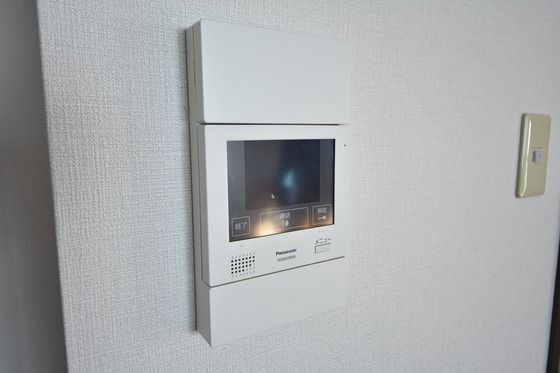 �y�Z�L�����e�B�z�@