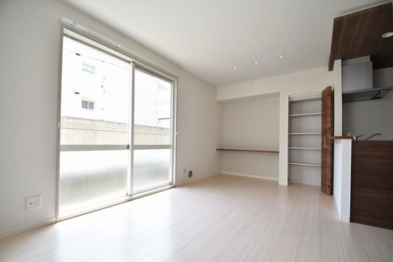 �y�����E���r���O�z�@