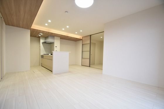 �y�����E���r���O�z�@