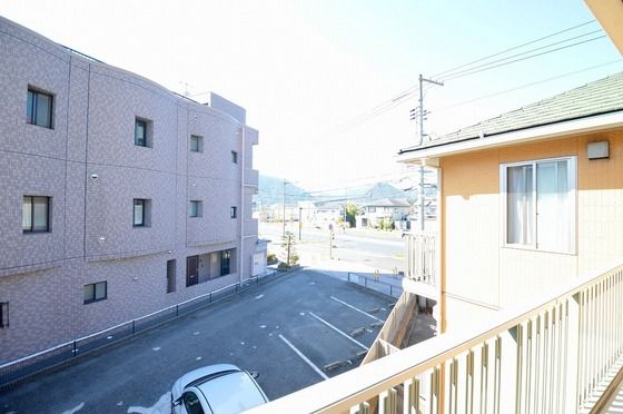 �y���]�z�@