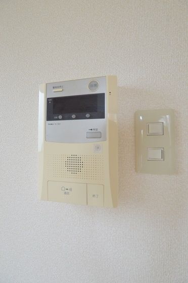 �y�Z�L�����e�B�z�@