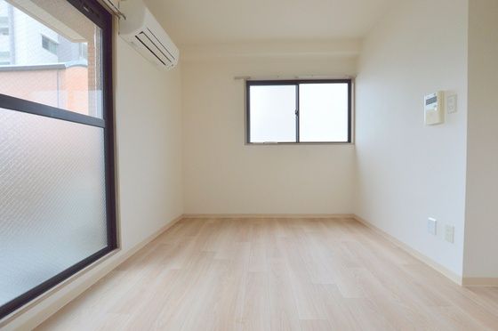 �y�����E���r���O�z�@