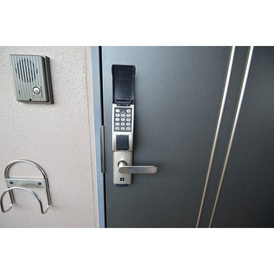 �y�Z�L�����e�B�z�@