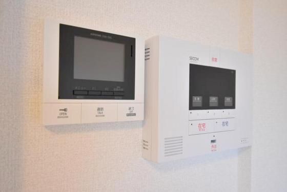 �y�Z�L�����e�B�z�@