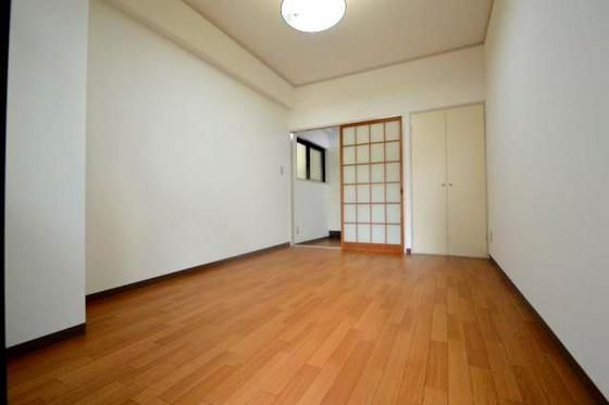 �y�����E���r���O�z�@