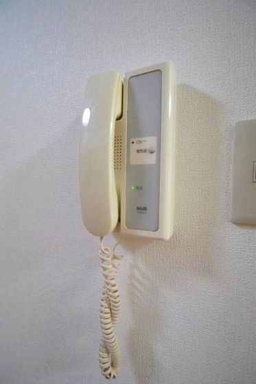 �y�Z�L�����e�B�z�@