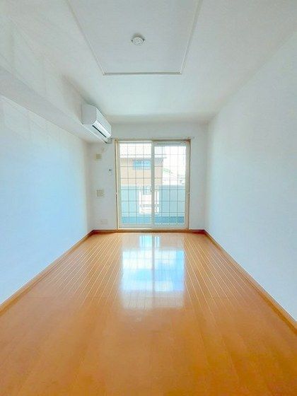 �y�����E���r���O�z�@