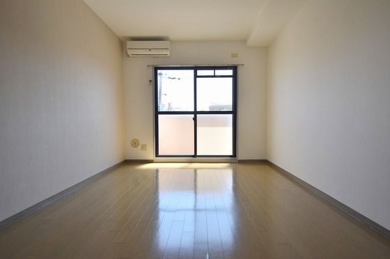 �y�����E���r���O�z�@