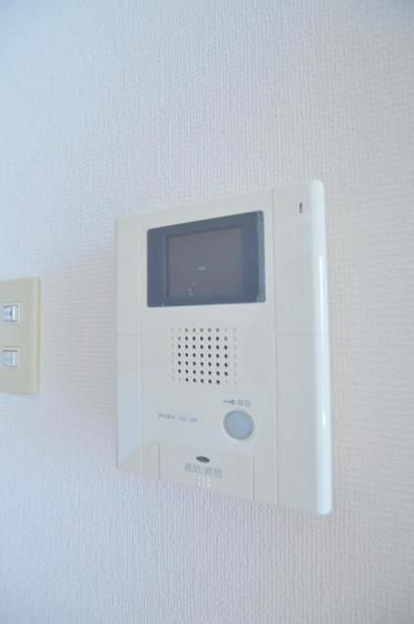 �y�Z�L�����e�B�z�@