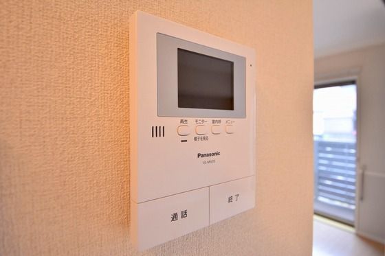 �y�Z�L�����e�B�z�@