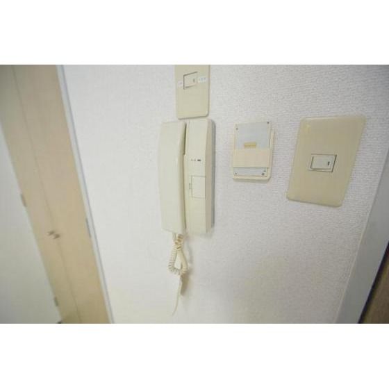 �y�Z�L�����e�B�z�@