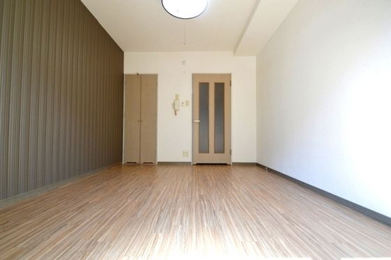 �y�����E���r���O�z�@