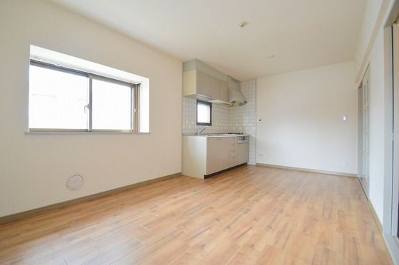 �y�����E���r���O�z�@11���̃��r���O���傫�߂̃\�t�@�[���u���܂���