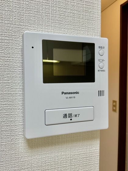 �y�Z�L�����e�B�z�@