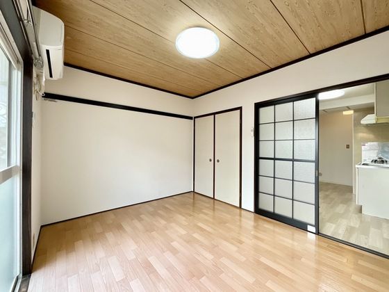 �y�����E���r���O�z�@