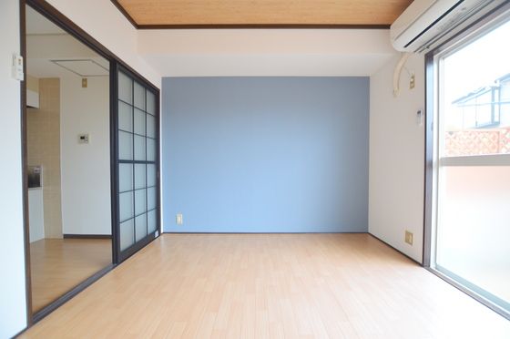 �y�����E���r���O�z�@