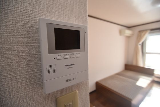 �y�Z�L�����e�B�z�@