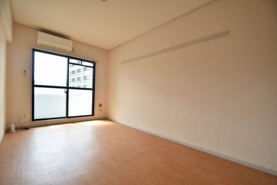 �y�����E���r���O�z�@